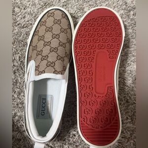 women’s Gucci shoes ! -Never worn